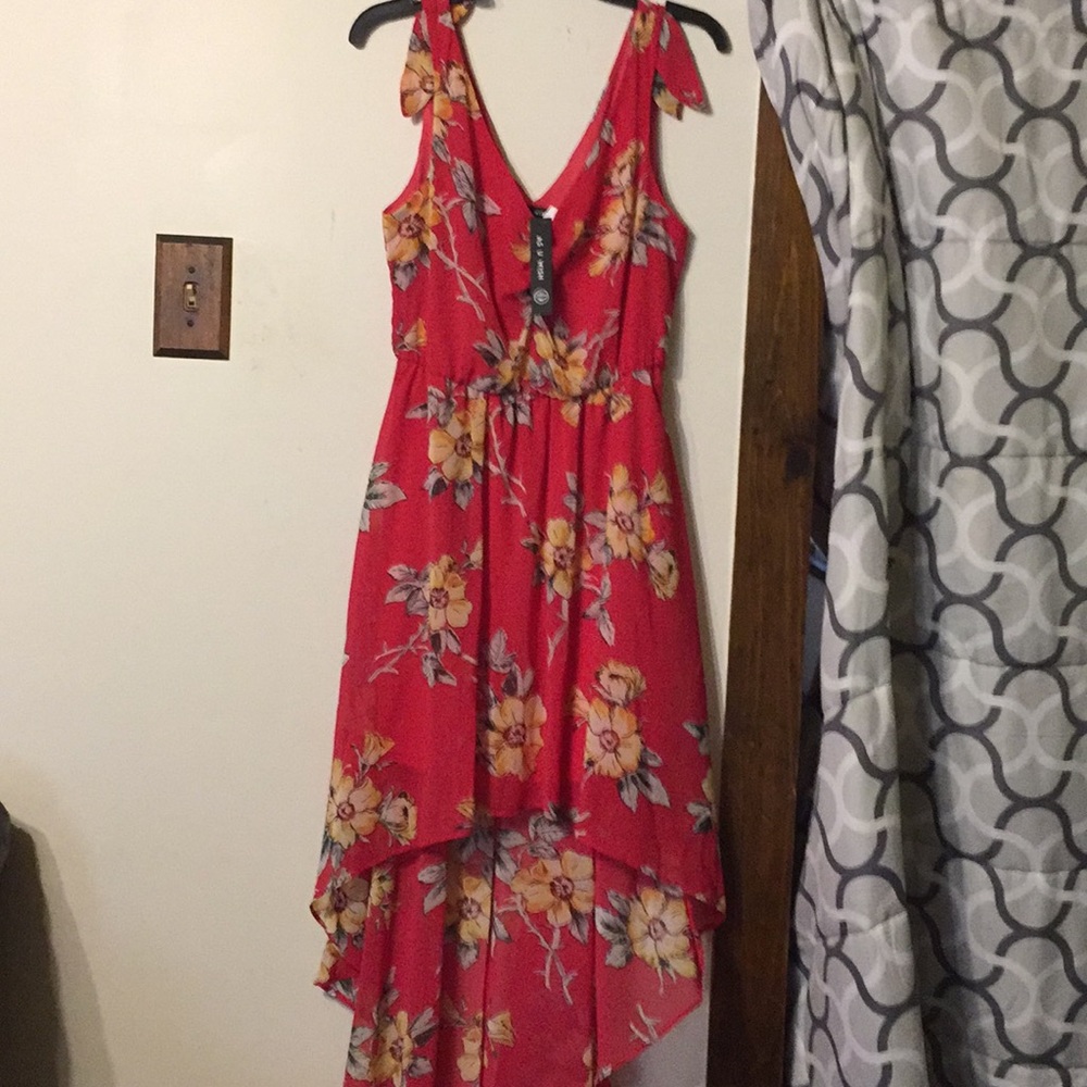 Junior M spring dress BNWT short in front/long bk